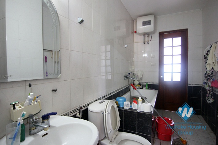 Lovely house with 6 bedrooms on the lakeside of Westlake Tay Ho